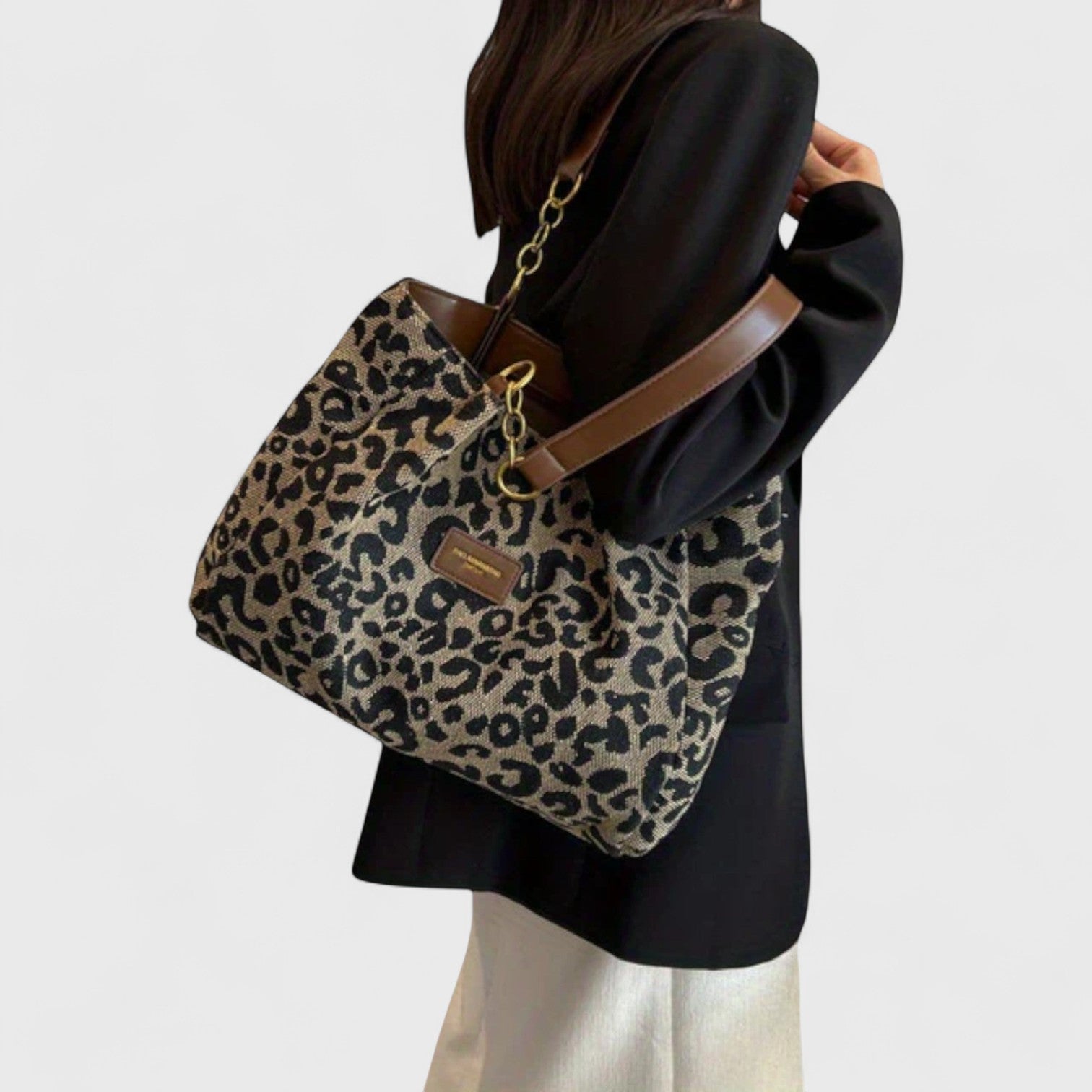 Czesława | Large bag with an elegant leopard print