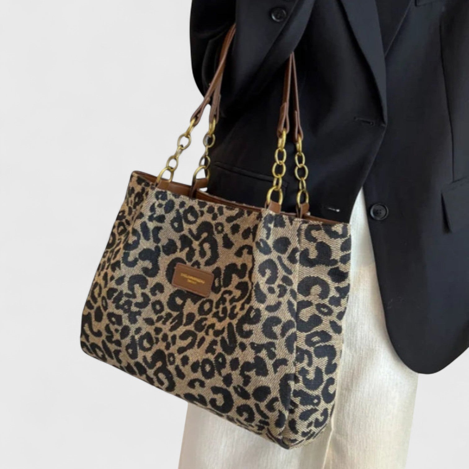 Czesława | Large bag with an elegant leopard print