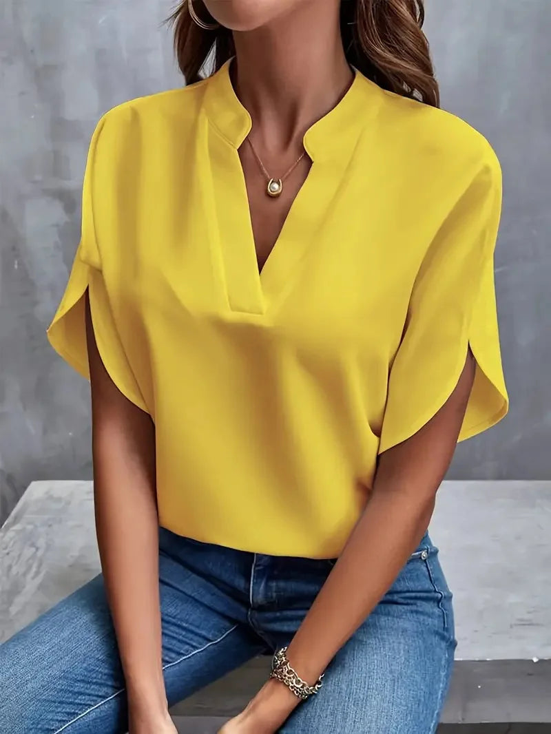 Roswina – Loose blouse with a V-neck