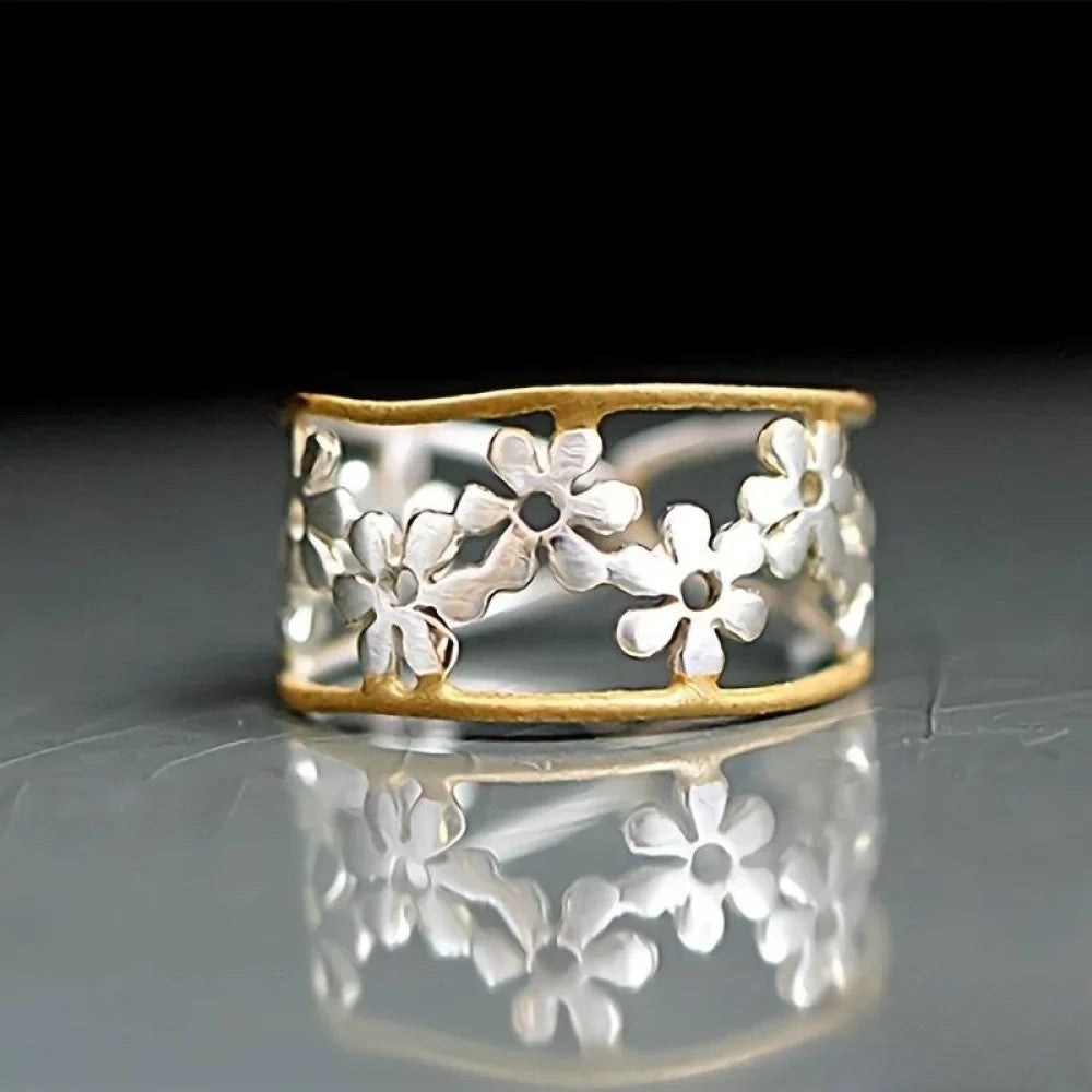 Rossi™ - Floral Wreath with Lattice Pattern