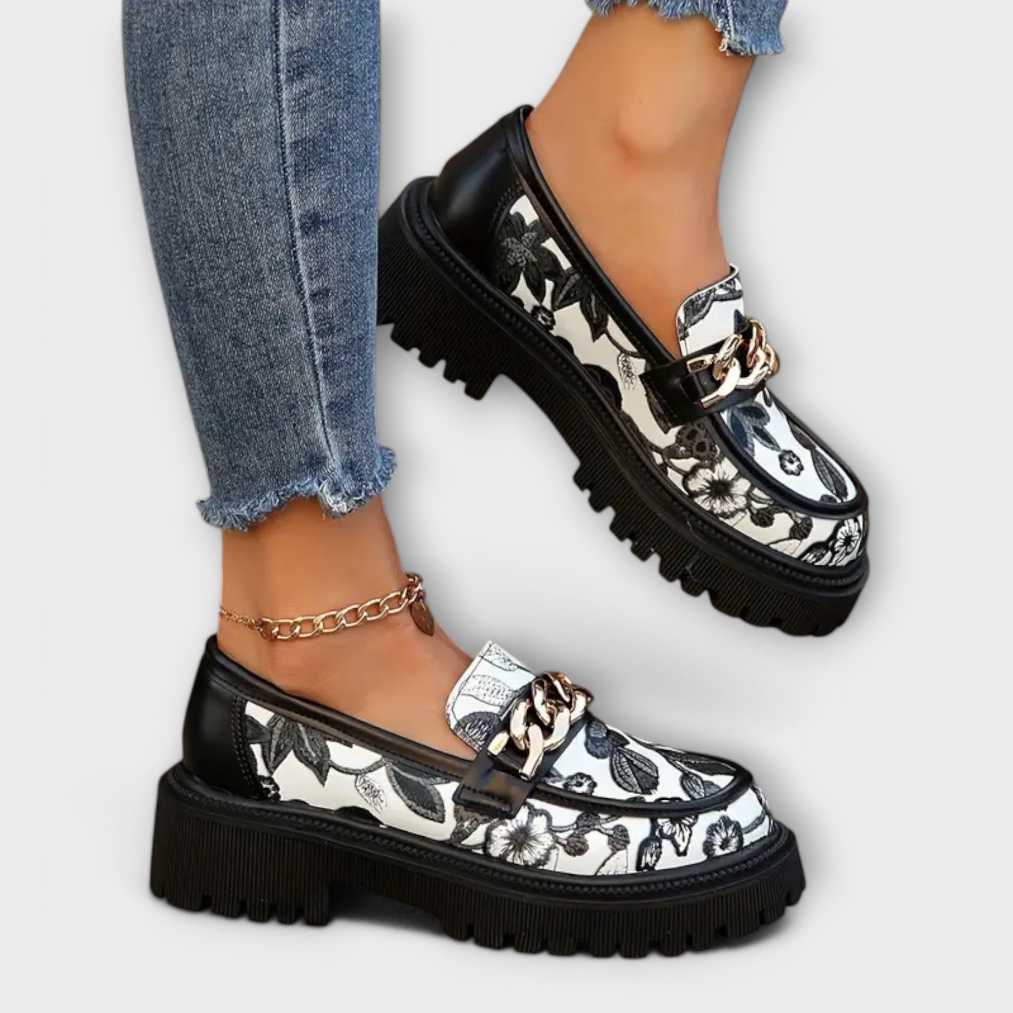 Amira™ | Retro Loafers with Floral Pattern