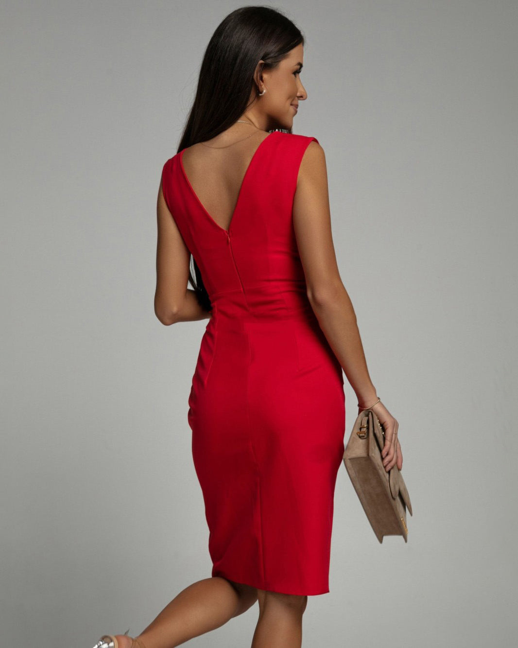 Oriana | Fitted dress with a V-neckline and slit