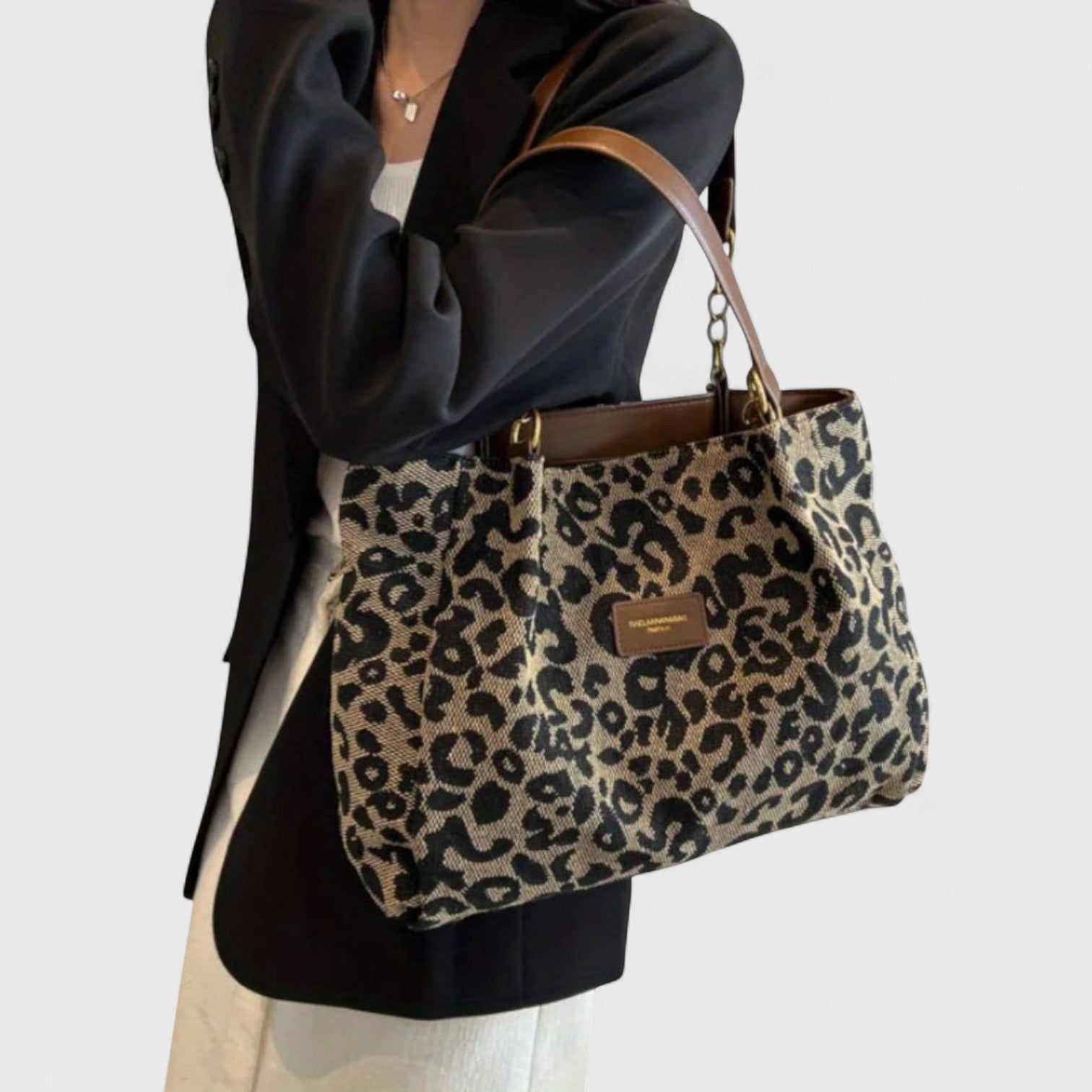 Czesława | Large bag with an elegant leopard print