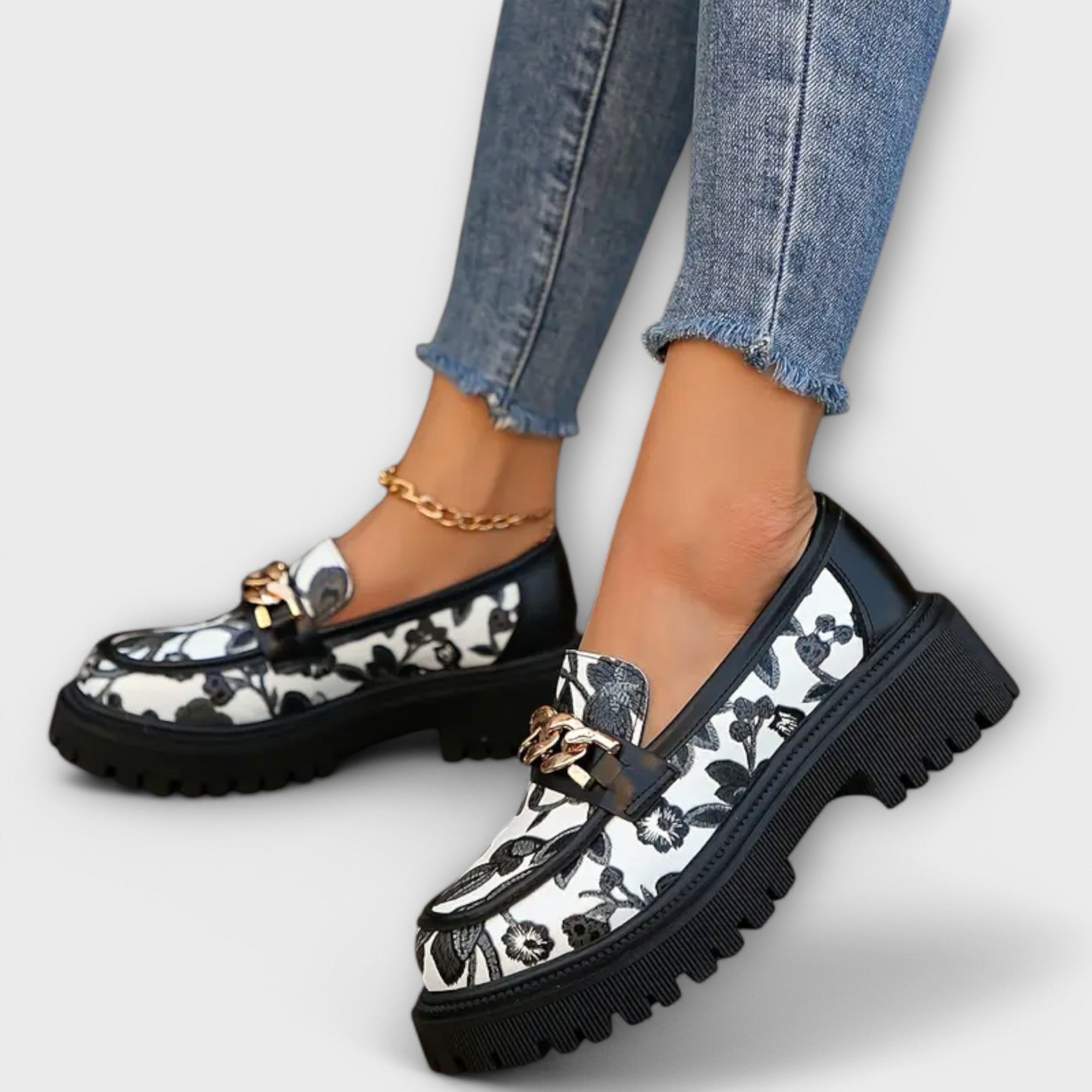 Amira™ | Retro Loafers with Floral Pattern