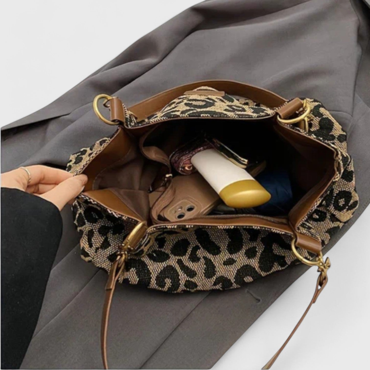 Czesława | Large bag with an elegant leopard print