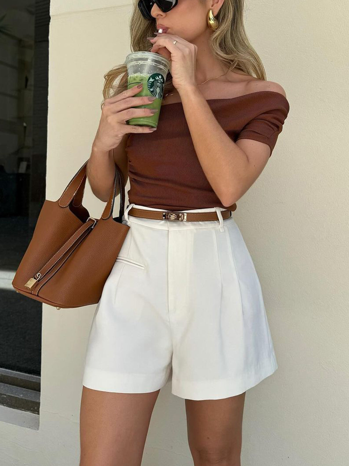 Casual Mid-Rise Shorts Without a Belt