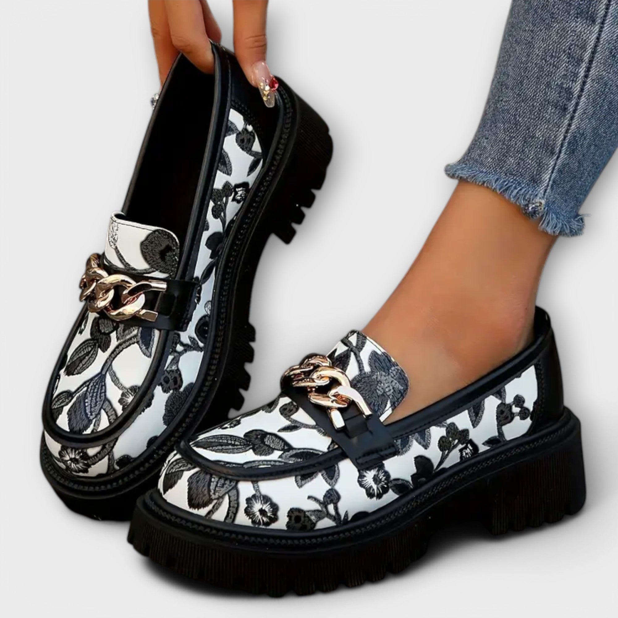 Amira™ | Retro Loafers with Floral Pattern