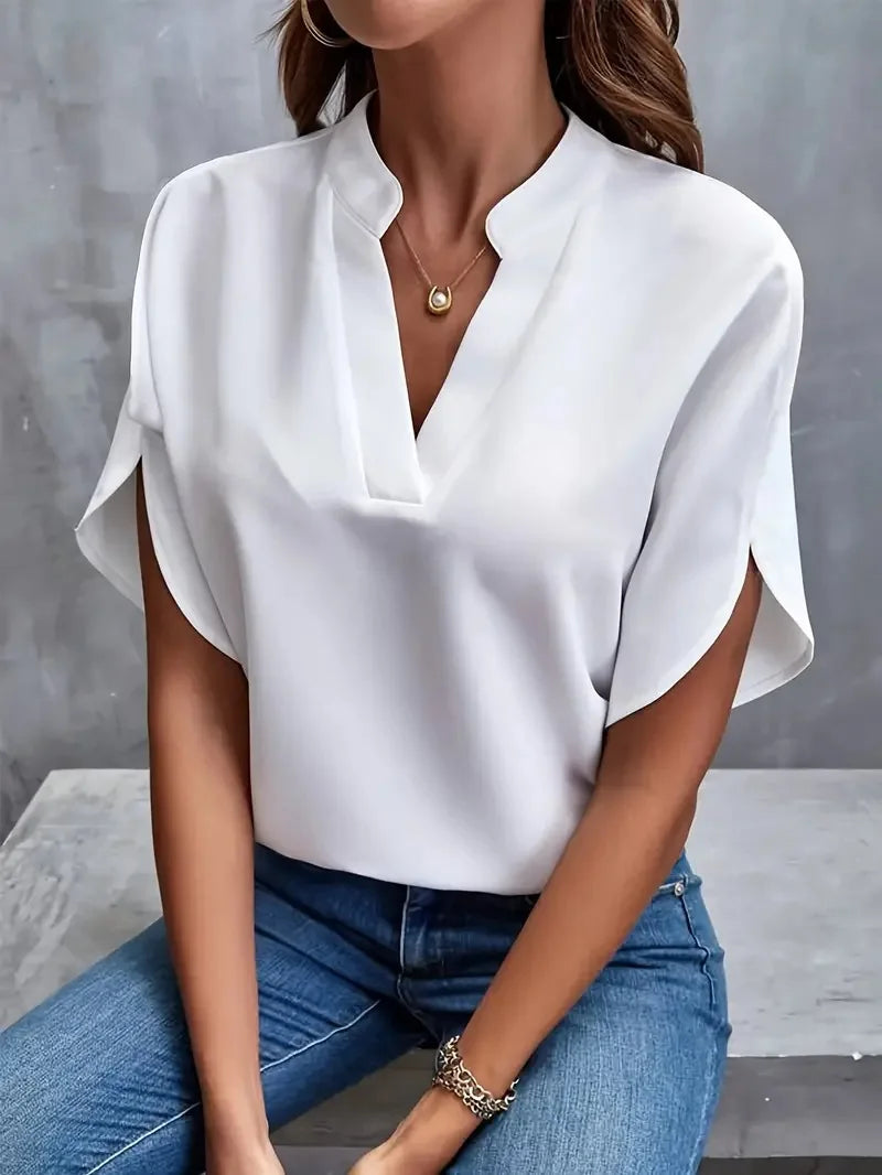 Roswina – Loose blouse with a V-neck