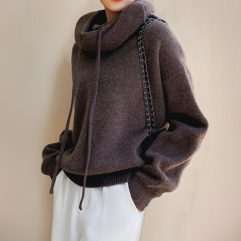 Teofila - Elegant Sweater with a Turtleneck